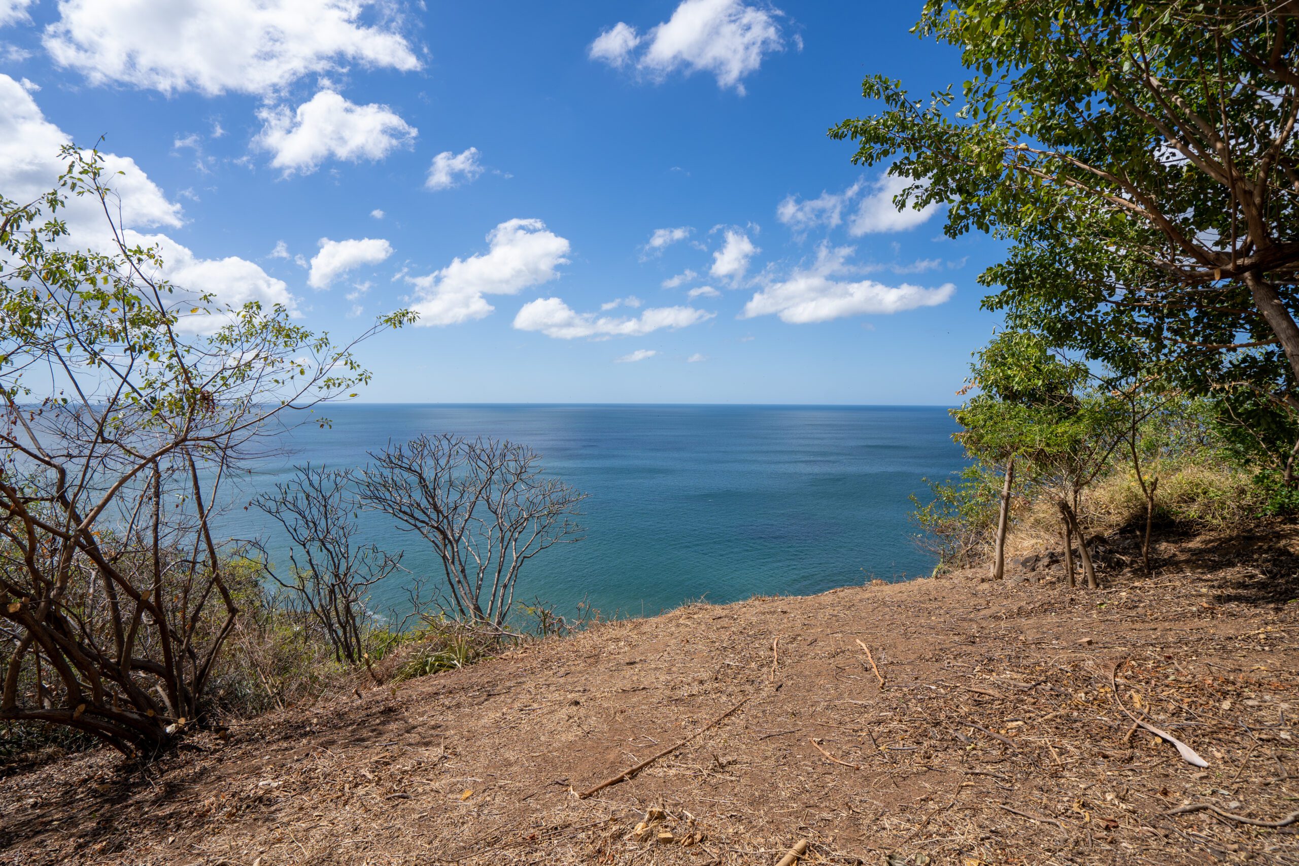 http://Cliff%20on%20Nicaragua's%20Emerald%20Coast%20with%20the%20ocean%20in%20the%20background.