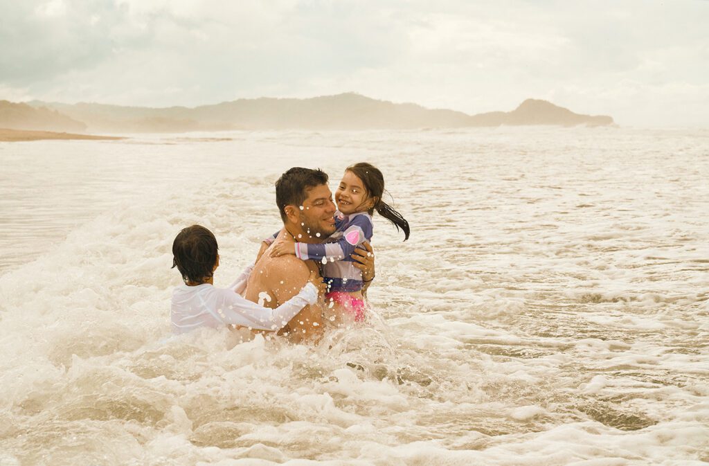 playa los perros family swimming