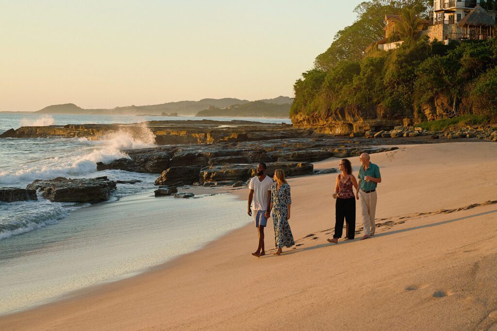 couples walking playa rosada